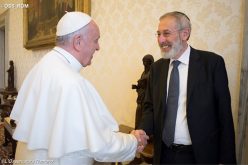 Папата Фрањо и римскиот рабин разменија празнични честитки