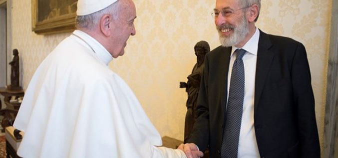 Папата Фрањо и римскиот рабин разменија празнични честитки