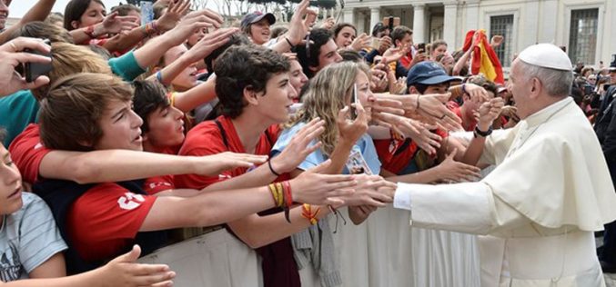 Папата: Не можеме да се присоединиме на Исус поставувајќи услови