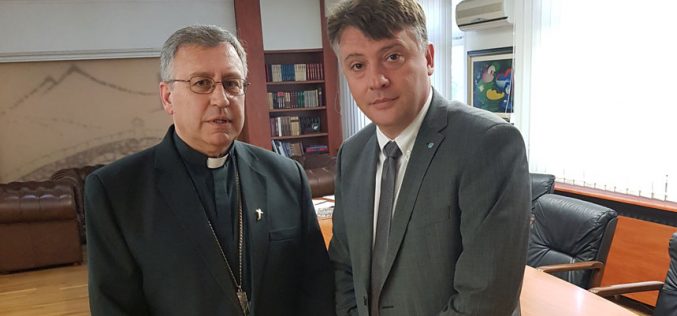 Бискупот Стојанов се сретна со градоначалникот Шилегов