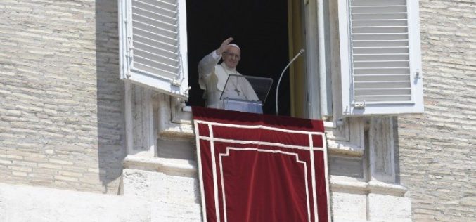 Папата Фрањо ги објави имињата на 14 нови кардинали