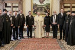 Папата Фрањо го прими во аудиенција премиерот Заев