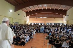 Петок на милосрдието: Папата Фрањо посети училиште во Рим