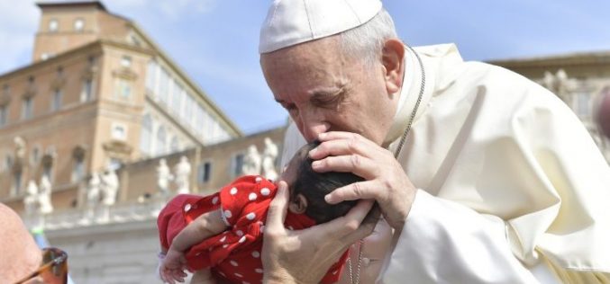 Папата: Да дозволиме да нѐ обликува Светиот Дух
