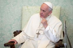 Папата до младите: Љубовта и меѓусебното служење е патот до среќата