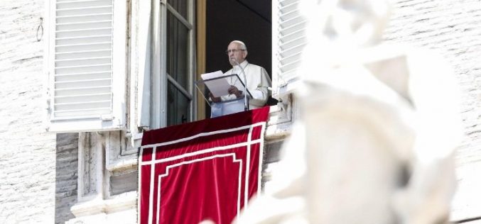 Папата Фрањо повика на молитва за самитот помеѓу САД и Северна Кореја