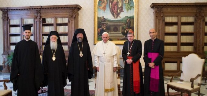 Папата Фрањо: Католиците и православните нека одат сè повеќе заедно