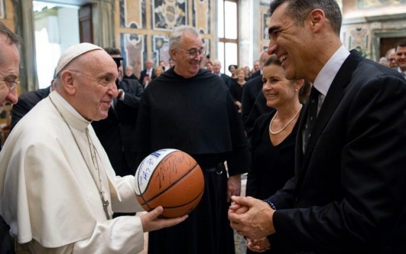 Папата: Со спортот нека  се гради културата на средба