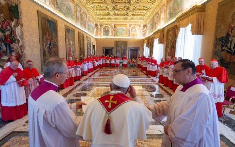 Папата најави дека ќе го канонизира младото момче Сулприцио