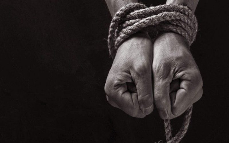 Папата Фрањо: Трговијата со луѓе е срамно злосторство