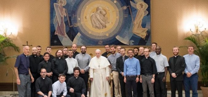 Папата Фрањо до Исусовците: Важно е да се разберат проблемите на младите