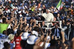 Папата до младите луѓе: Преземете ризик