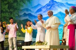 Папата ги повика младите Корејци да бидат едно семејство