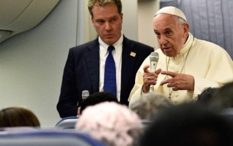 Папата: Да се молиме за сите семејства во светот