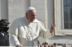 Папата: Водата треба да е достапна до сите