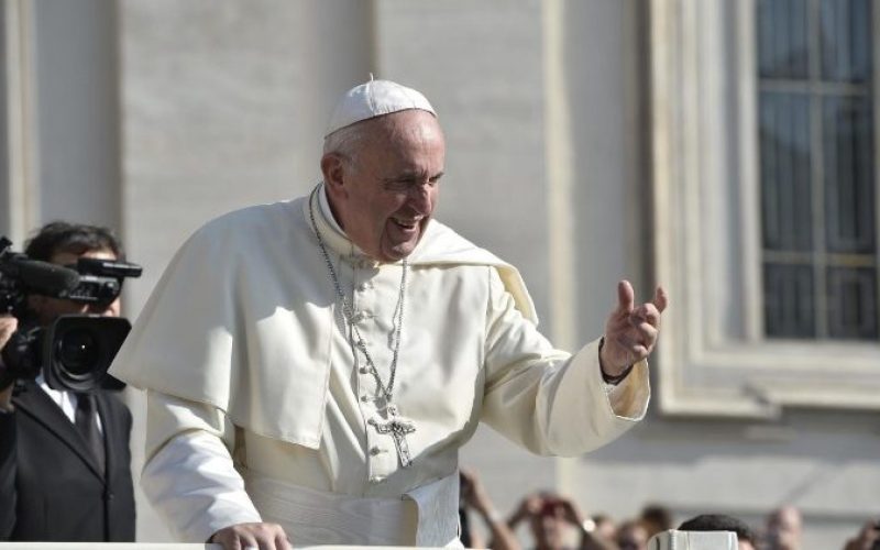 Папата: Водата треба да е достапна до сите