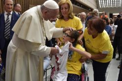Папата: Потребен е дијалог помеѓу училиштата и родителите