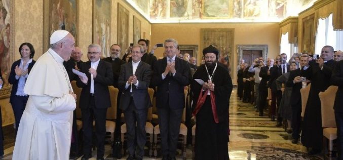 Папата: Секој ден се молам светот да ги избрише солзите на сириските и ирачките деца