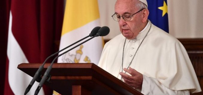 Папата: Човечкиот развој се мери и со способноста за раст и создавање на потомство