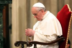 Папата повика во октомври секојдневно да се моли Света Бројаница