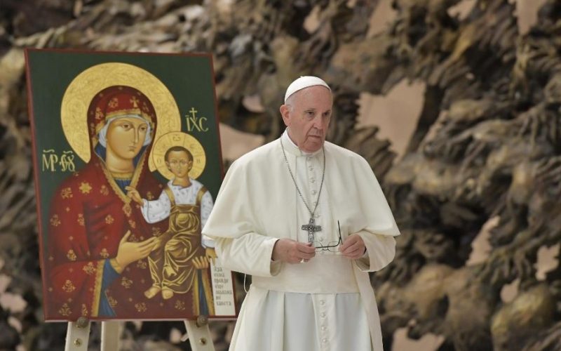 Папата до источните католици: Чувајте ја традицијата, бранете го семејството