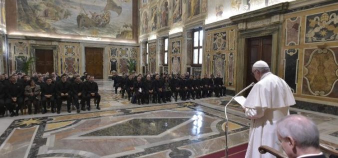 Папата: Црквата е место за средба