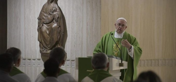 Папата: Дали живееме како христијани?