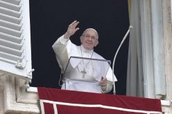 Папата: Запамтете ја датата на вашето Крштение