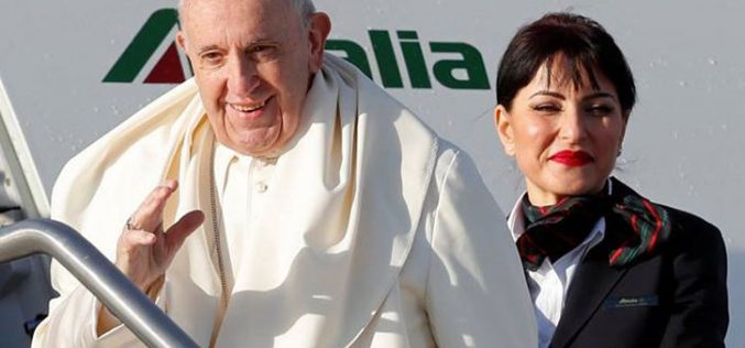 Папата пристигна во Панама