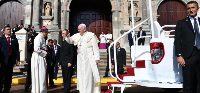 Папата се сретна со богопосветените лица во Панама