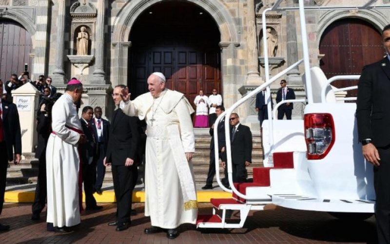 Папата се сретна со богопосветените лица во Панама