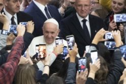 Папата: Младите се квасецот на мирот во светот