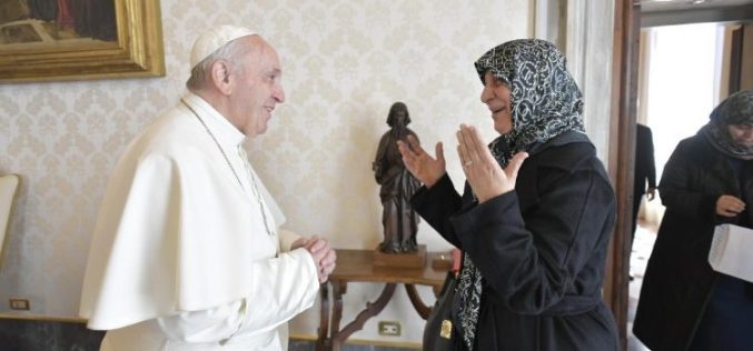 Папата ја прими претседателката на фондацијата „Имар Садр“