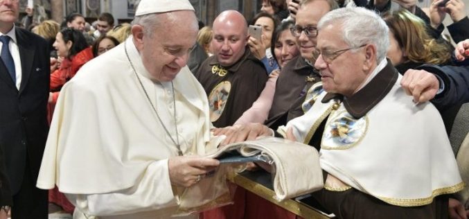 Папата: Кој ја сака Црквата не ја обвинува