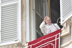 Папата го честита Велигден на верниците од Источните Цркви