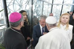 Во „Спомен куќата Мајка Тереза“ Папата се сретна со верските поглавари во Македонија