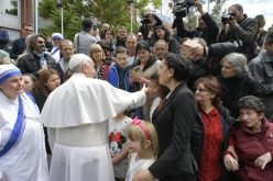 Папата се сретна со сиромашни лица
