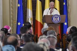 Папата до романските власти: Вистински цивилизираното општество мисли на најслабите