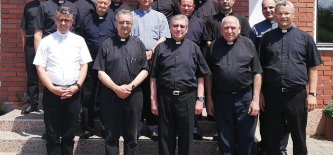 Секирник: Духовна обнова за свештеници