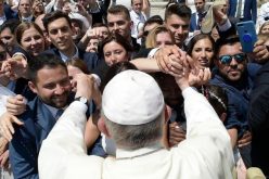Папата Фрањо на крајот од Генералната аудиенција потсети на празникот Срце Исусово