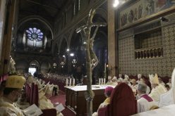 Папата на Литургијата во Букурешт: Тајната на верата е во радоста