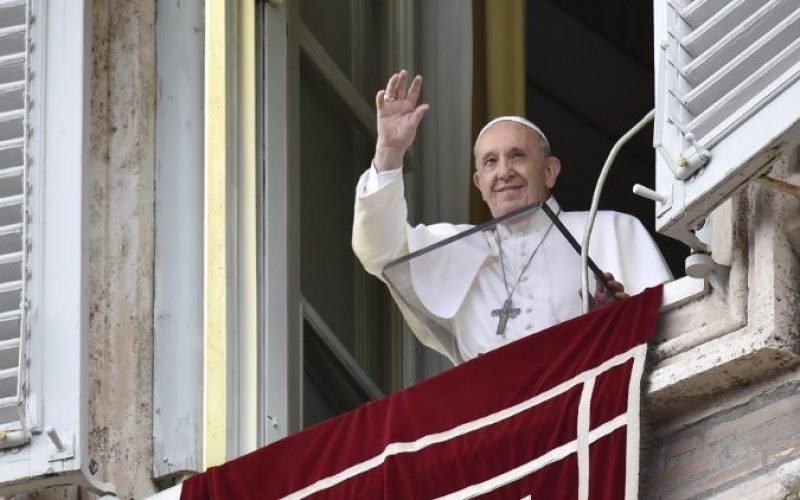Папата: Истрајте во молитвата со детска доверба во Бог Отецот