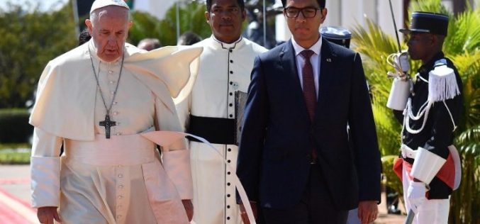Папата во Мадагаскар: Средба со малгашките власти