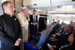 Прес-конференција на папата Фрањо во авионот при неговото враќање од Африка