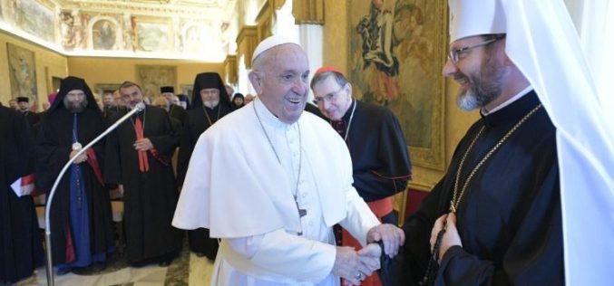Папата Фрањо до источните епископи: Љубовта ги намалува поделбите