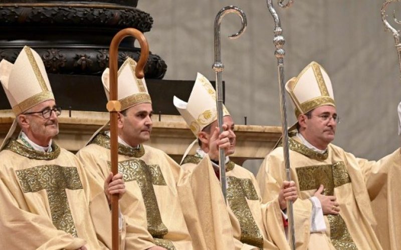 Папата Фрањо хиротониса четири нови епископи