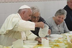 Порака на папата Фрањо за средбата на сиромашните во Лурд
