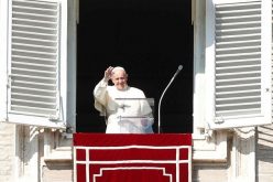 Папата повика да се моли светата Бројаница за мисиите и за мир