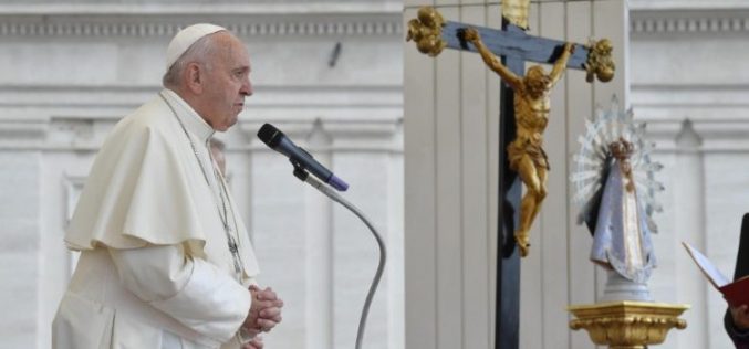 Папата моли за мир во Ирак: Треба да се слушне крикот на Ирак и да се пронајде решение