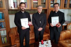 Бискупот Стојанов додели Благодарници на богословиите во Сараево за учество во организацијата на Апостолската посета